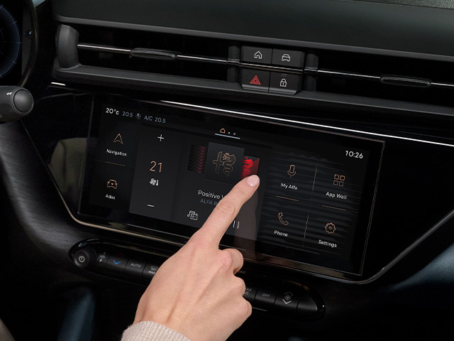 Alfa Romeo Junior - Junior Ibrida 2024 Interieur - Touchscreen